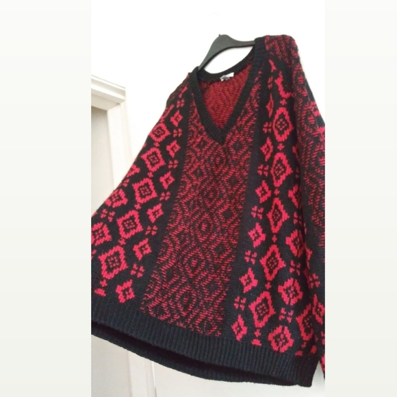 Ecote Sweater - Picture 2 of 3